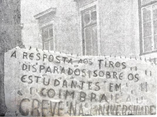 FCL -  Cartaz na entrada da av. das Palmeiras -anos 70