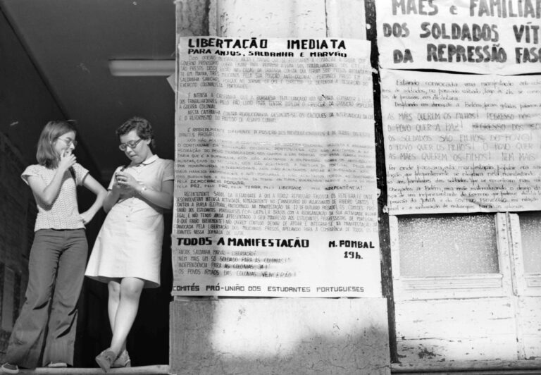Cartaz à porta da FCL a convocar a manifestação de 9 julho de 1974 pela libertação de Anjos,Saldanha e Marvão.